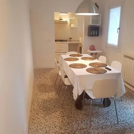 Center, 15 Minutes From Venice, Parking Miranese アパート *