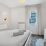 Venezia, 15 Minutes From Venice, Parking,shuttle Airport, Train Station Miranese Apartament