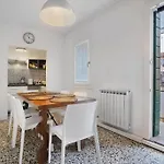 Venezia, 15 Minutes From Venice, Parking,shuttle Airport, Train Station Miranese Mestre