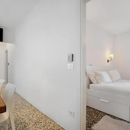 Venezia, 15 Minutes From Venice, Parking,shuttle Airport, Train Station Miranese Διαμέρισμα Μέστρε