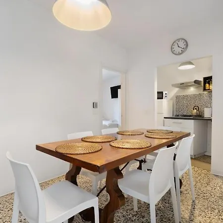 Venezia, 15 Minutes From Venice, Parking,shuttle Airport, Train Station Miranese * Mestre