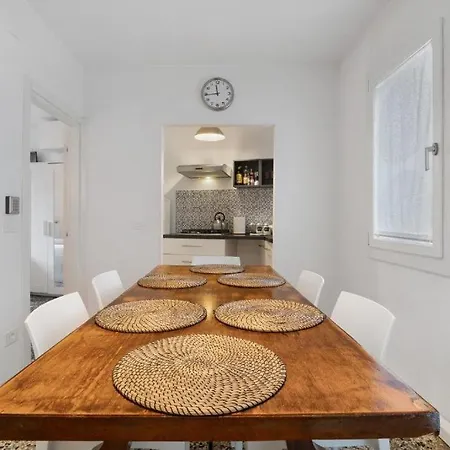 Διαμέρισμα Venezia, 15 Minutes From Venice, Parking,shuttle Airport, Train Station Miranese Μέστρε