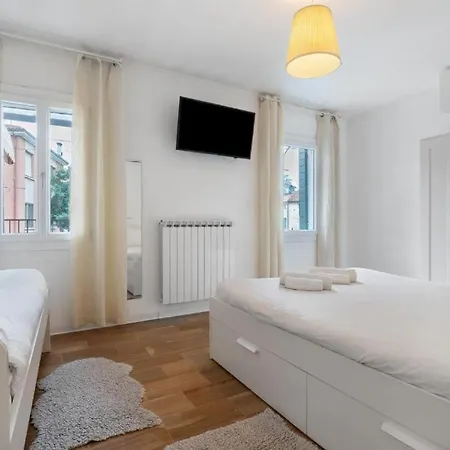Διαμέρισμα Venezia, 15 Minutes From Venice, Parking,shuttle Airport, Train Station Miranese