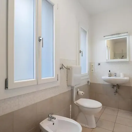 Venezia, 15 Minutes From Venice, Parking,shuttle Airport, Train Station Miranese Μέστρε