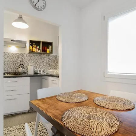 Venezia, 15 Minutes From Venice, Parking,shuttle Airport, Train Station Miranese Διαμέρισμα *