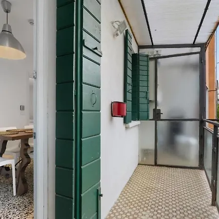 Venezia, 15 Minutes From Venice, Parking,shuttle Airport, Train Station Miranese *