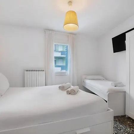 Venezia, 15 Minutes From Venice, Parking,shuttle Airport, Train Station Miranese Mestre