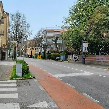 Venezia, 15 Minutes From Venice, Parking,shuttle Airport, Train Station Miranese Διαμέρισμα *