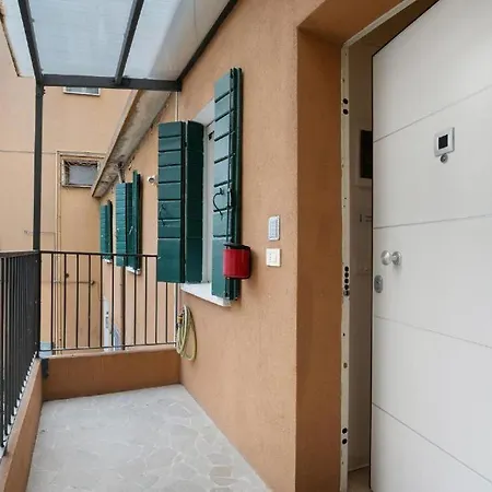 Διαμέρισμα Venezia, 15 Minutes From Venice, Parking,shuttle Airport, Train Station Miranese *