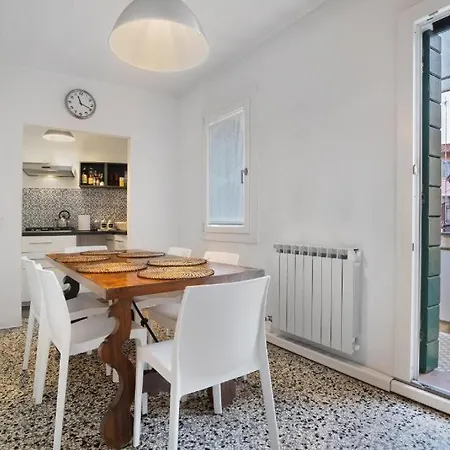 Venezia, 15 Minutes From Venice, Parking,shuttle Airport, Train Station Miranese Μέστρε