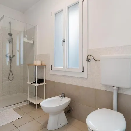Διαμέρισμα Venezia, 15 Minutes From Venice, Parking,shuttle Airport, Train Station Miranese Μέστρε