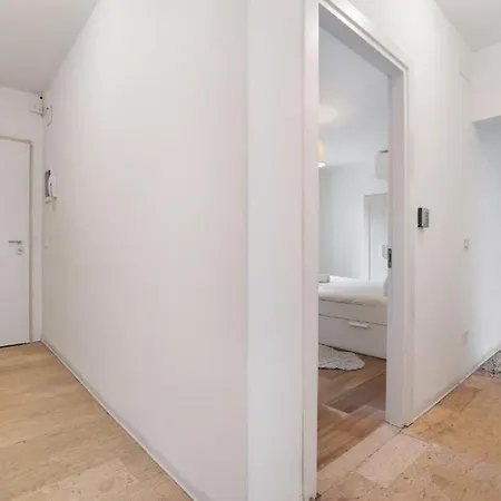 Venezia, 15 Minutes From Venice, Parking,shuttle Airport, Train Station Miranese *