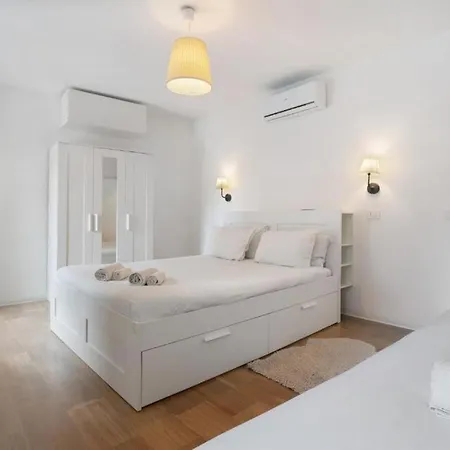 Διαμέρισμα Venezia, 15 Minutes From Venice, Parking,shuttle Airport, Train Station Miranese Μέστρε