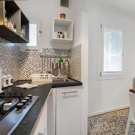 Διαμέρισμα Venezia, 15 Minutes From Venice, Parking,shuttle Airport, Train Station Miranese Μέστρε